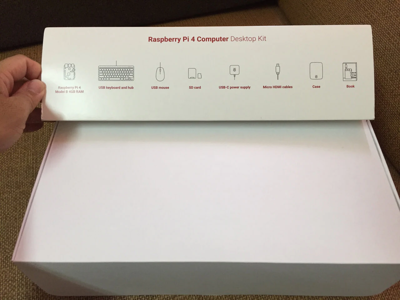 Raspberry Pi 4 Desktop Kit 包裝