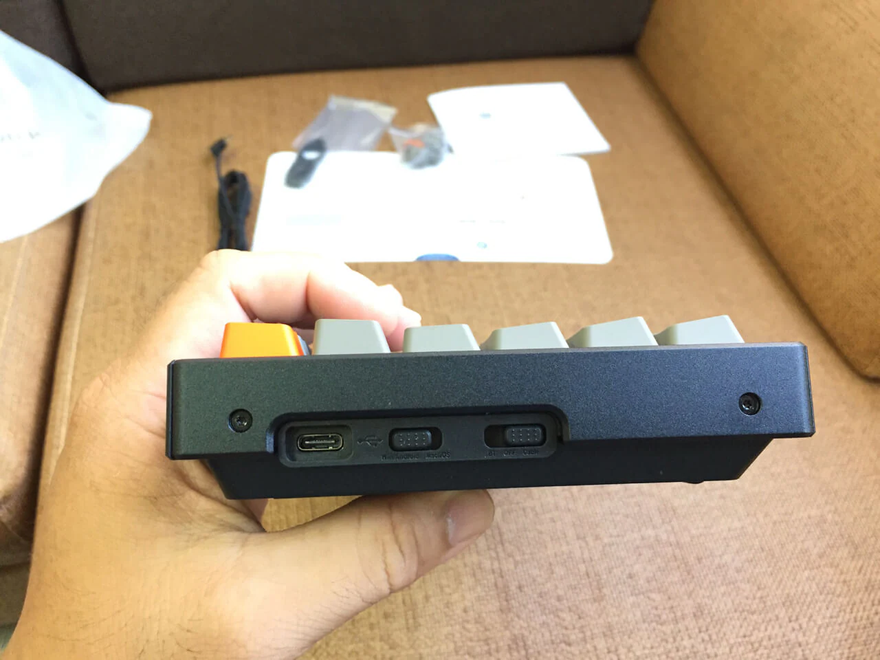 switches side of Keychron K4